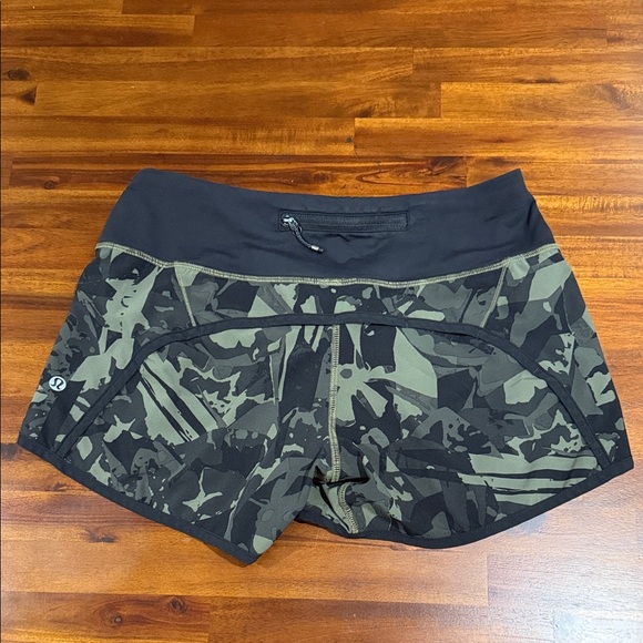 Lululemon Camo Print Women's Running Shorts - Picture 3 of 5